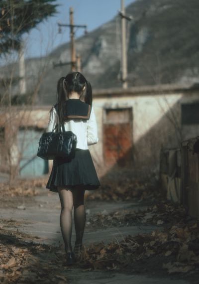 牛鞭伸入女人下身的视频_高清完整视频